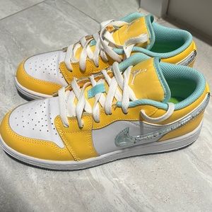 Air jordan Sneakers Size 4.5 youth